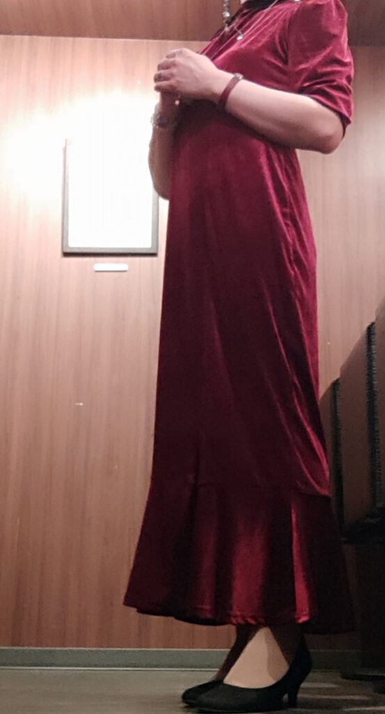 ロングワンピースのあさみママ