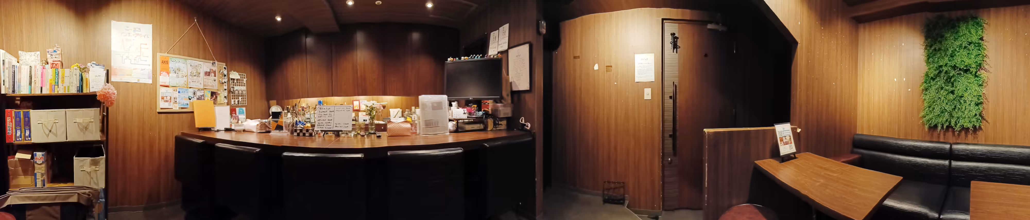 Cafe & Bar おぱぁる店内のパノラマ写真